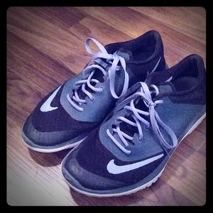Nike tennis shoes size 7